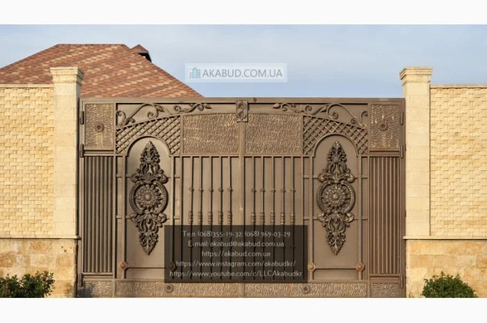 Ковані розпашні ворота з елементами кування- фото № 5