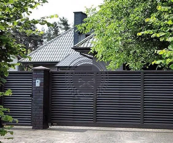 Металлические заборы и ворота-жалюзи для надежной защиты- фото № 2