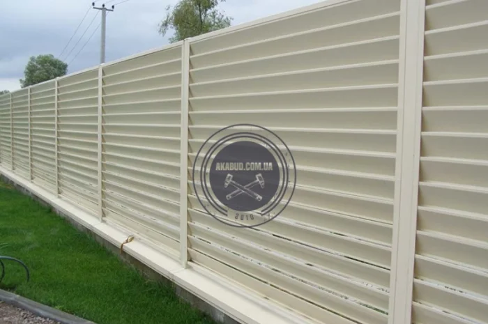 Металлические заборы и ворота-жалюзи для надежной защиты- фото № 8