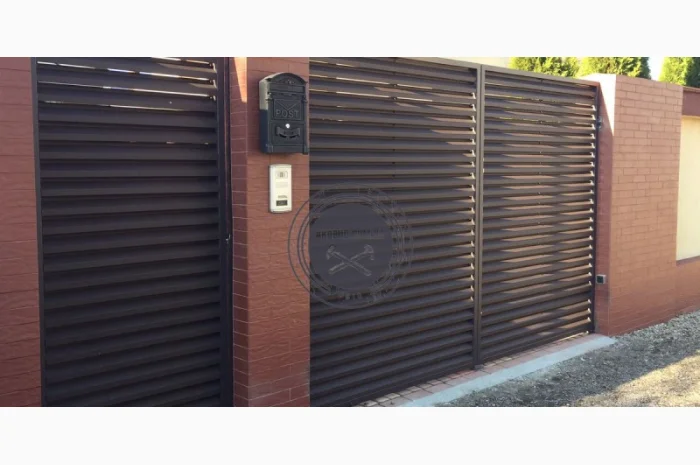 Металлические заборы и ворота-жалюзи для надежной защиты- фото № 7