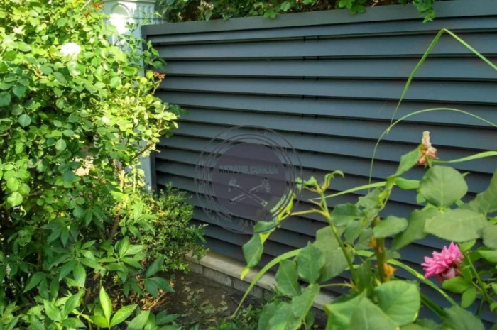 Металлические заборы и ворота-жалюзи для надежной защиты- фото № 3