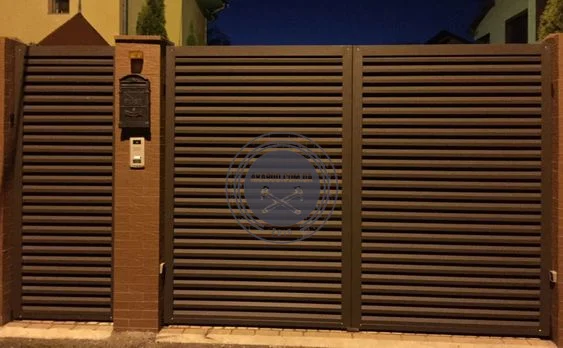 Металлические заборы и ворота-жалюзи для надежной защиты- фото № 19