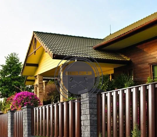 Металлические заборы и ворота-жалюзи для надежной защиты- фото № 17