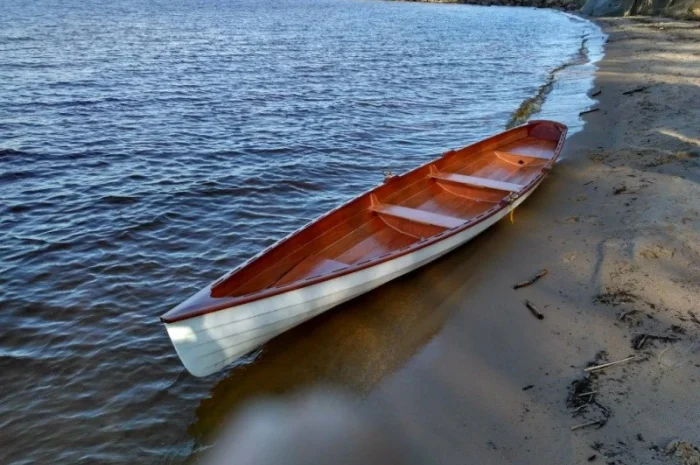 Деревянная гребная лодка для активного отдыха и академической гребли- фото № 1