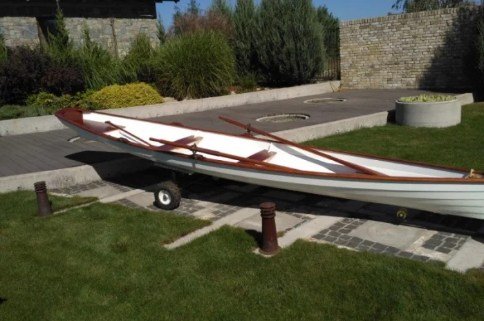 Деревянная гребная лодка для активного отдыха и академической гребли- фото № 9