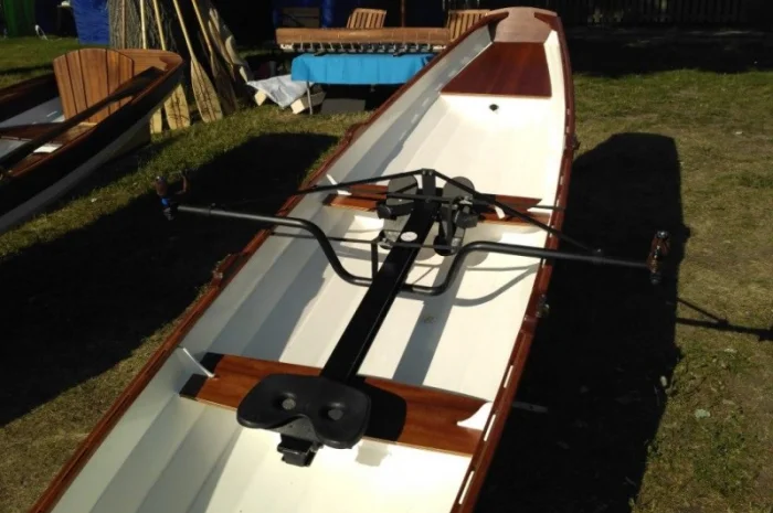 Деревянная гребная лодка для активного отдыха и академической гребли- фото № 7