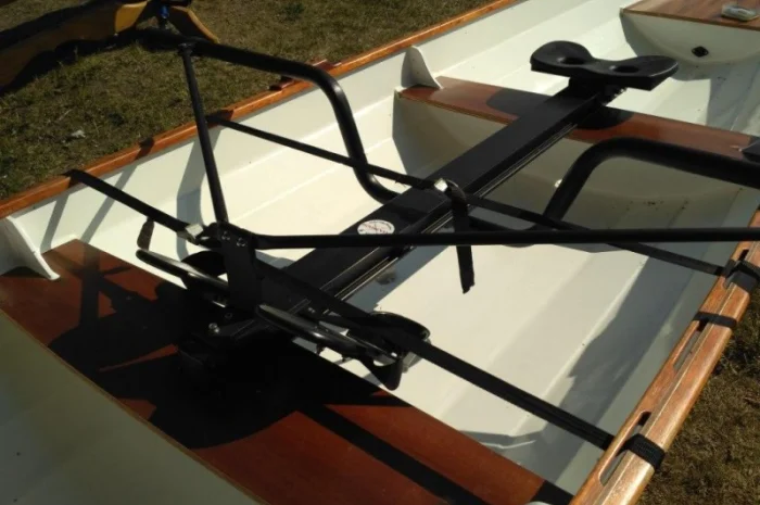 Деревянная гребная лодка для активного отдыха и академической гребли- фото № 6