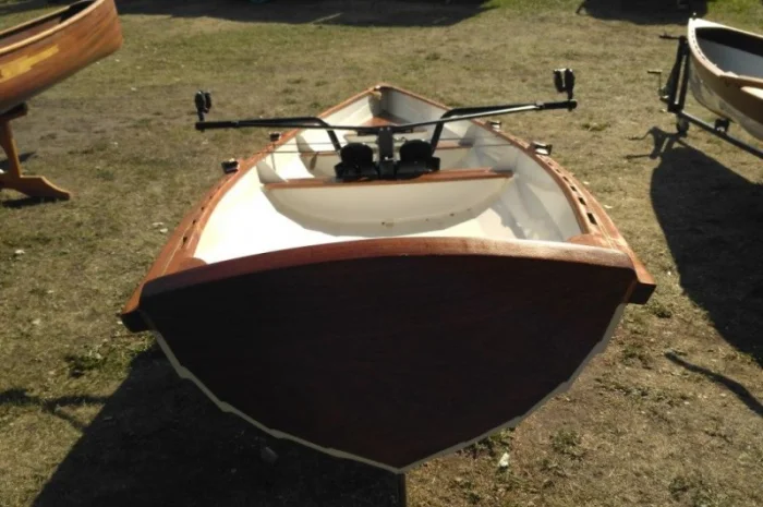 Деревянная гребная лодка для активного отдыха и академической гребли- фото № 5