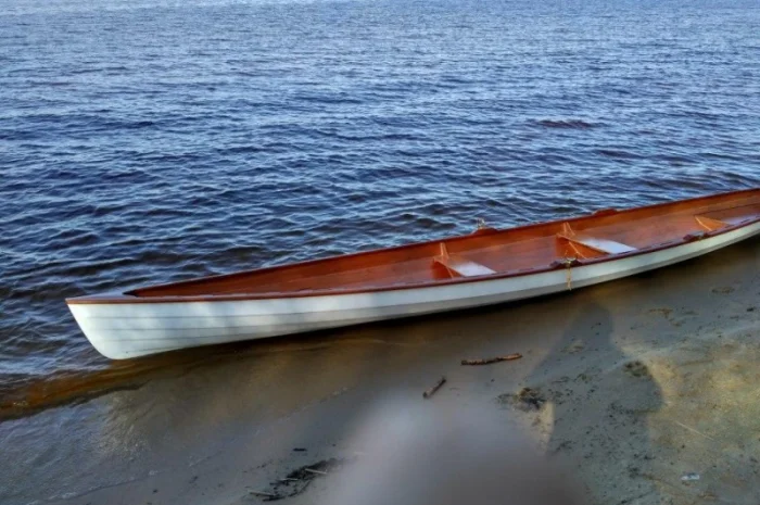 Деревянная гребная лодка для активного отдыха и академической гребли- фото № 14