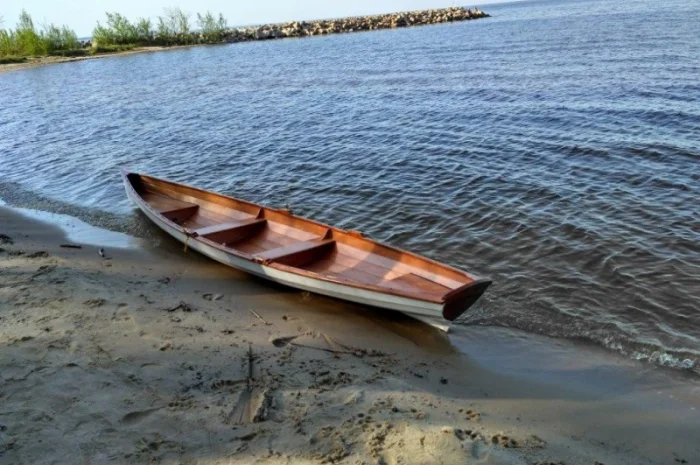 Деревянная гребная лодка для активного отдыха и академической гребли- фото № 12