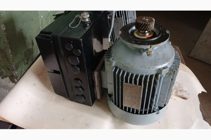 Привод с регулируемой скоростью FCD 315 и двигателем SEW-Eurodrive- фото № 3