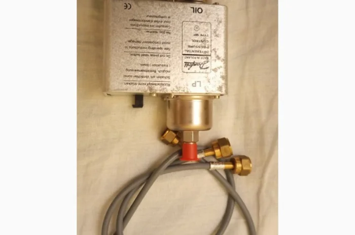 Реле контроля смазки Danfoss MP 54 060B016866- фото № 1