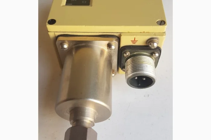 Датчики и реле давления в продаже- фото № 3