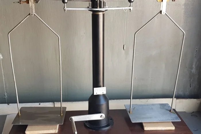 Весы лабораторные Т-1000 и Т-5000, гири МГ-4, реле времени- фото № 1