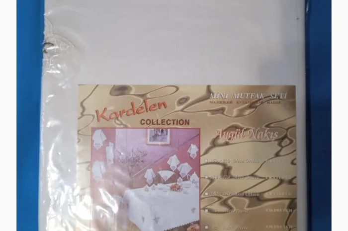 Белая скатерть с вышивкой и салфетками- фото № 2