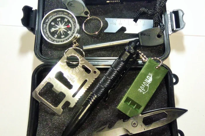 Комплект для выживания и туризма: огниво, мультитул и другие предметы- фото № 3