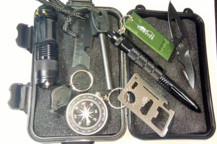 Комплект для выживания и туризма: огниво, мультитул и другие предметы- фото № 4