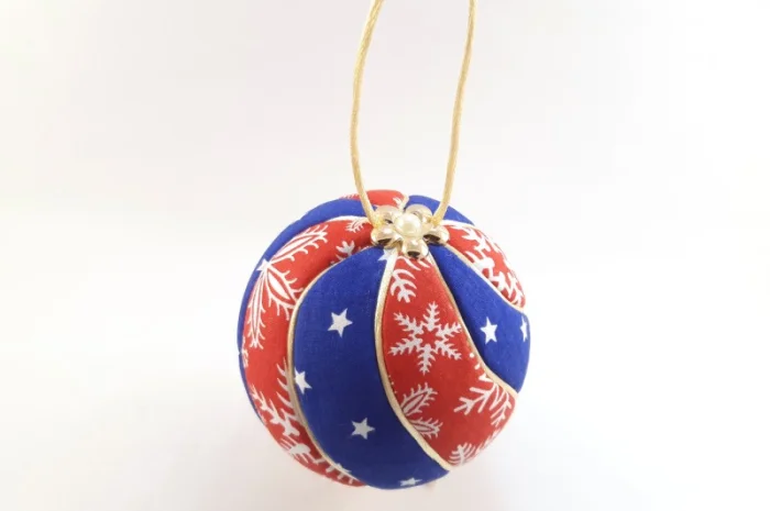 Новогодняя игрушка ручной работы Кимекоми – шар 10 см в продаже- фото № 7