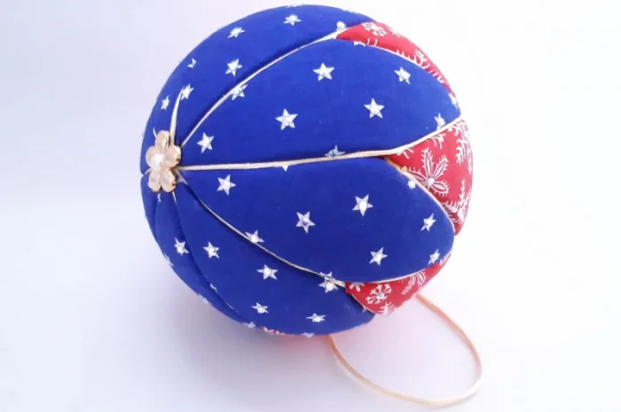 Новогодняя игрушка ручной работы Кимекоми – шар 10 см в продаже- фото № 8