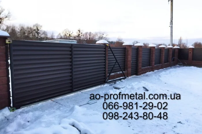 Профнастил для забора - жалюзи-ламели темно-коричневого цвета- фото № 3