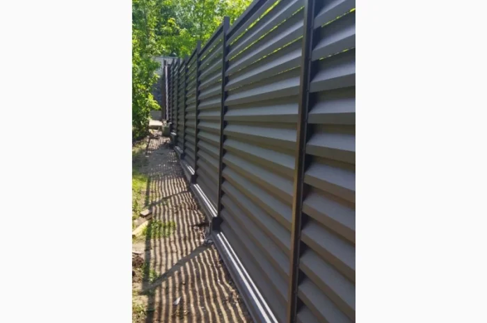 Забор жалюзи 8019 матовые темно-коричневого цвета двусторонние- фото № 3