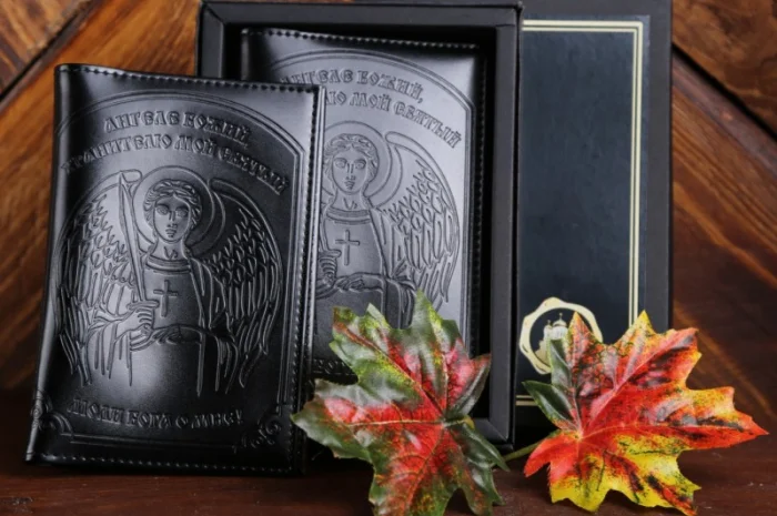 Купи обложка на паспорт натуральная кожа с тиснением Ангела Хранителя- фото № 6