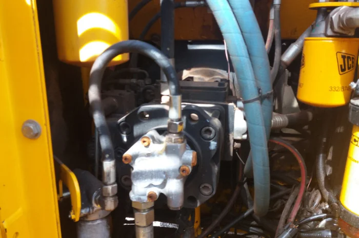 Гусеничний екскаватор JCB JS145LC 2011 року випуску- фото № 10