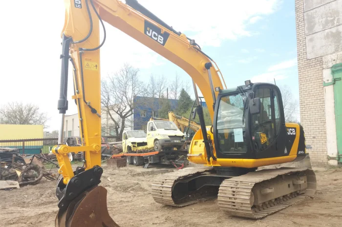 Гусеничний екскаватор JCB JS145LC 2011 року випуску- фото № 2