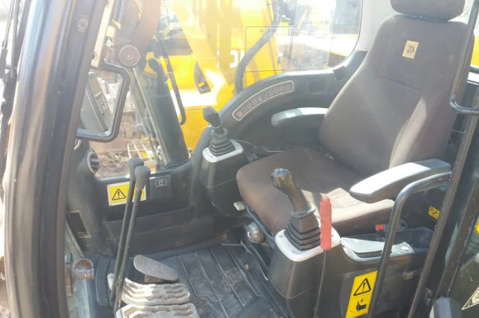 Гусеничний екскаватор JCB JS145LC 2011 року випуску- фото № 8