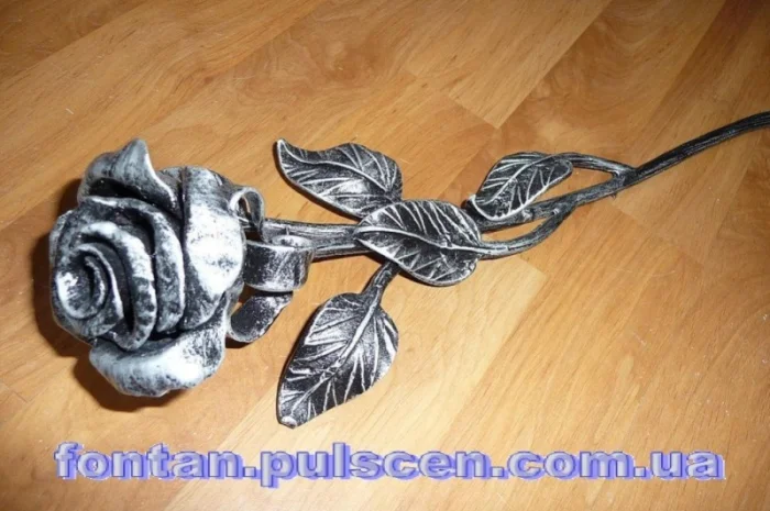 Кованые розы — уникальный подарок для девушки на Новый год и 8 марта- фото № 12