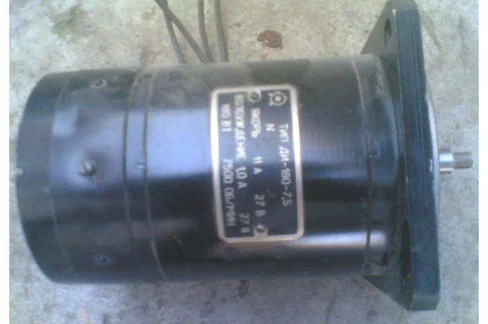 ДИ-180-7, 5 (180вт; 7500об.) электродвигатель- фото № 1