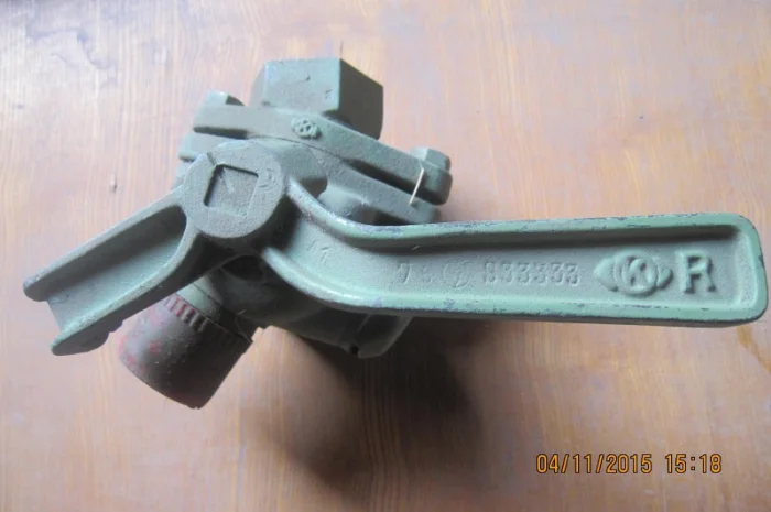 Кран тормозной системы Knorr-Bremse- фото № 1