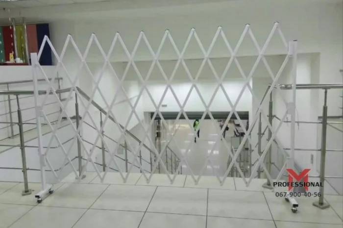 Мобильные раздвижные ограждения Prof для торговых площадей- фото № 1