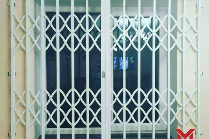 Раздвижные решётки Prof на окно с ажурным рисунком- фото № 1