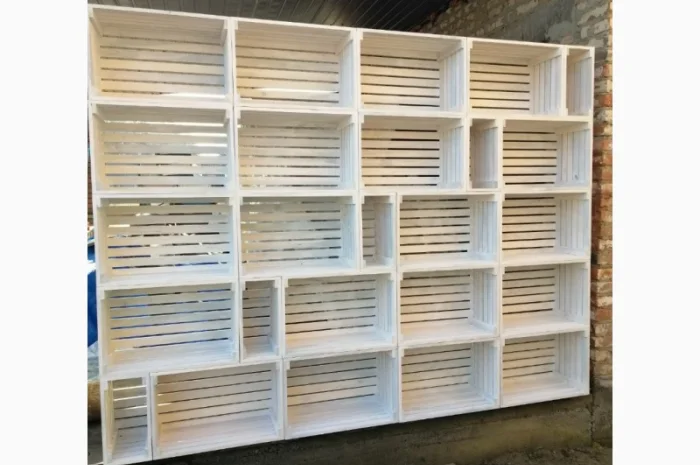 Декоративна стінка з дерев'яних ящиків- фото № 2