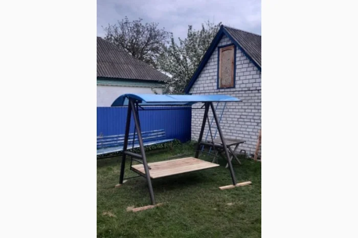 Садовая качеля с роскладной спинкой и поворотной крышой- фото № 1