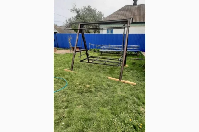 Садовая качеля с роскладной спинкой и поворотной крышой- фото № 2