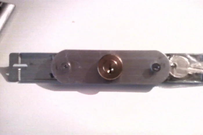 Замки в ролеты, ролетные замки Киев, замена замков в ролетах, ремонт ролет- фото № 1