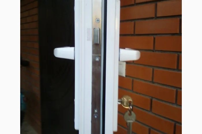 Замки в двери киев, петли S 94 киев, ролетные замки, петли в алюминиевые двери- фото № 1