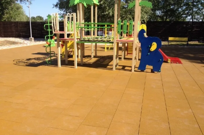 Травмобезопасная резиновая плитка для детских площадок- фото № 1