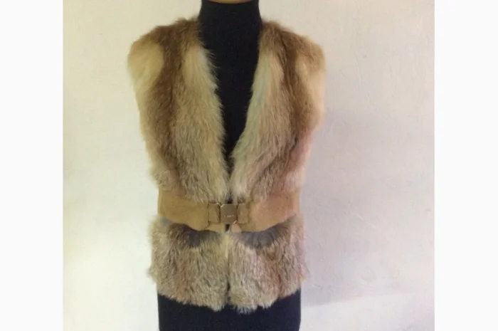 Жилетка из меха лисы – продажа- фото № 1