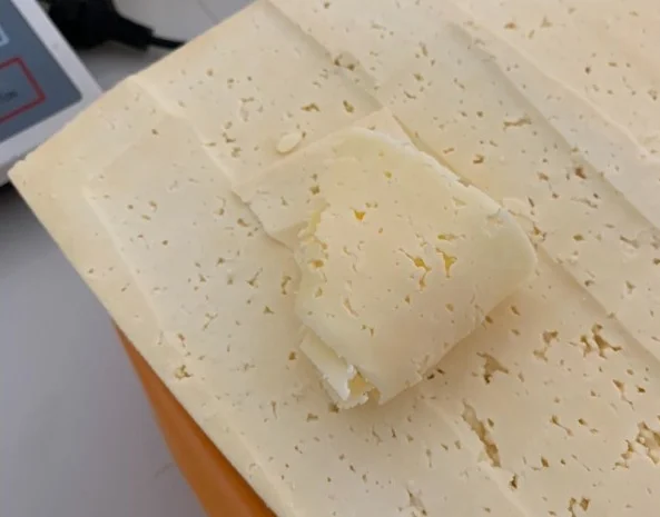 Сирний продукт, сир твердий, молочна продукція в асортименті- фото № 4