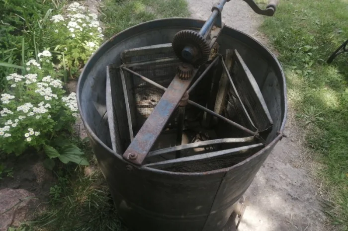 Продам діючу, здорову, пасіку 5 шт., лікувальний вулик та будиночок бджоляра на колесах- фото № 9