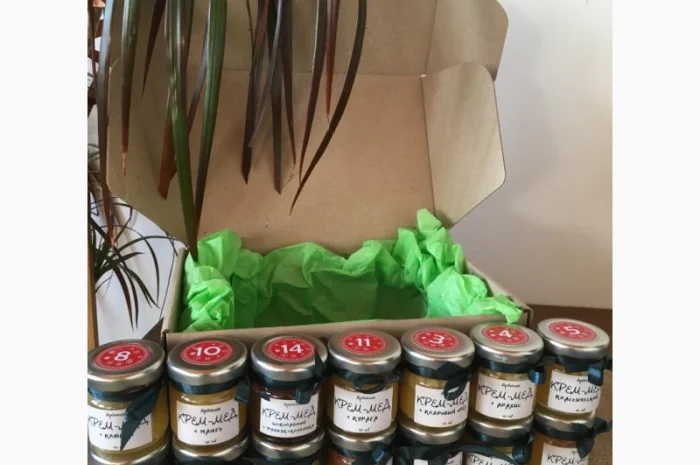 Жіночі подарункові набори з крем-медом- фото № 4