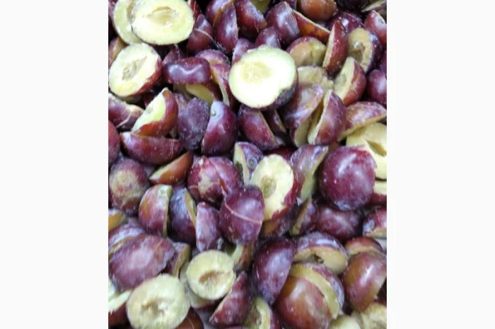 Слива заморожена половинка- фото № 1