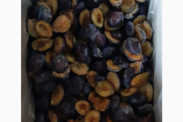 Продам заморожену СЛИВУ (половинки)- фото № 1