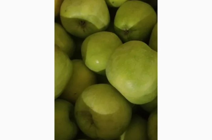 Продаються яблука різних сортів: Голден- фото № 3