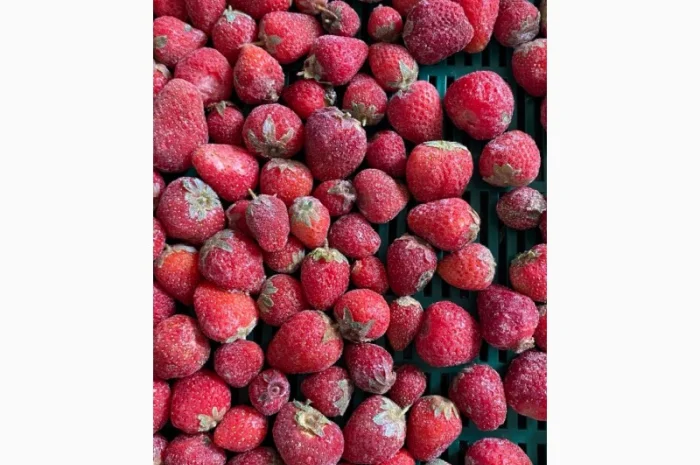 Продам полуницю з хвостиком заморожену- фото № 1