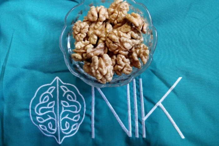 Волоський горіх цілий та ядро, 2023 року- фото № 1