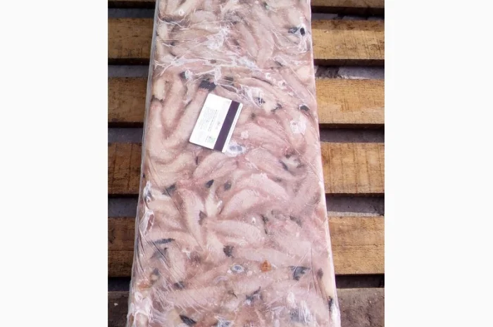 Бычок, тушка бычка обесшкуренная и на шкуре- фото № 1